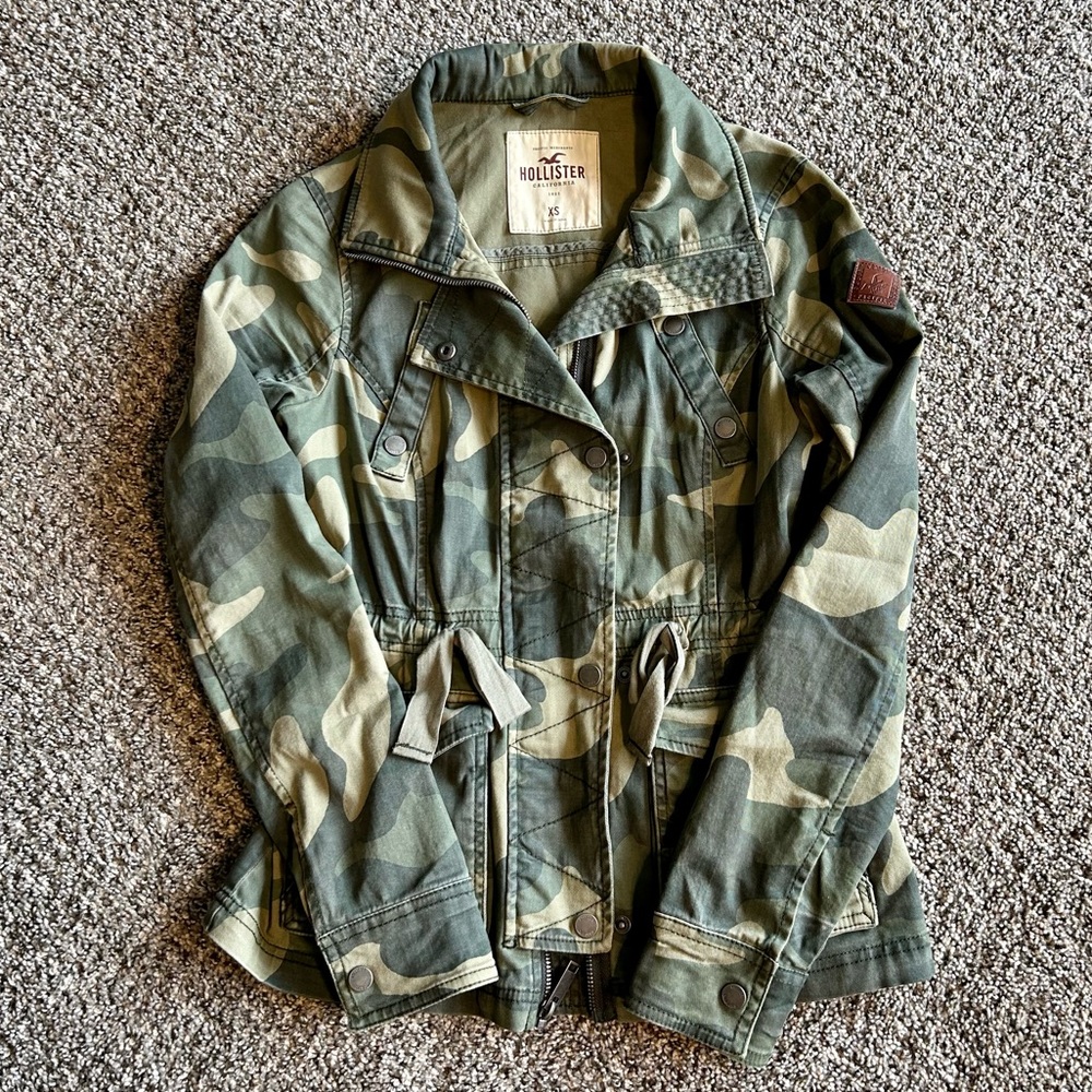 Like new! Camo utility jacket